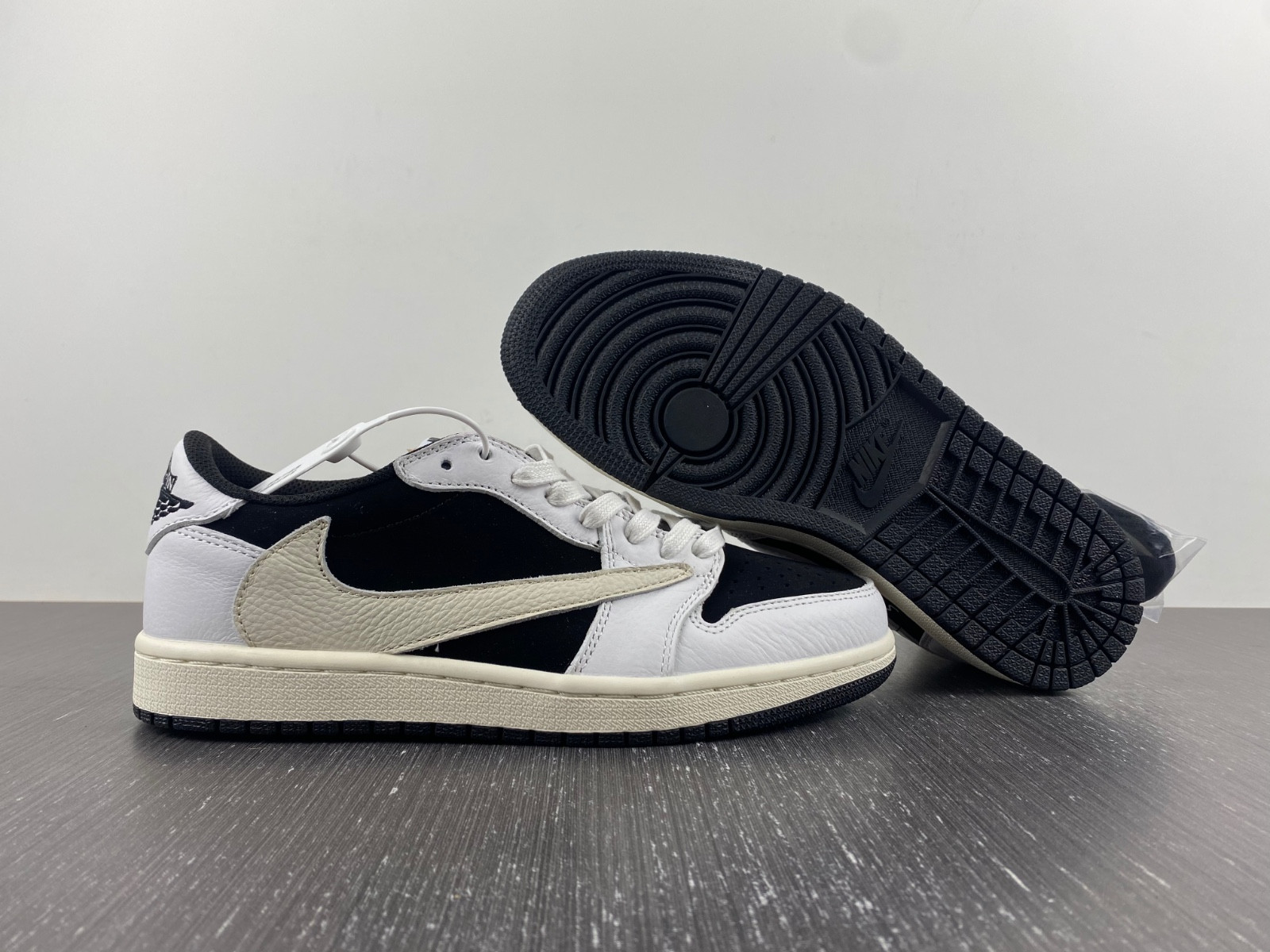 Travis Scott x Air Jordan 1 Low OG White Black DM7866-001