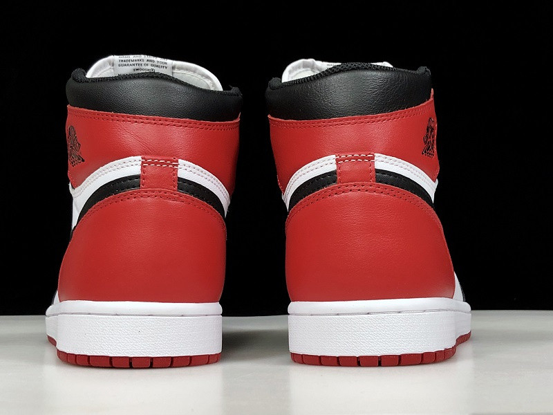 AIR JORDAN 1 BLACK TOE (2016) 555088-125
