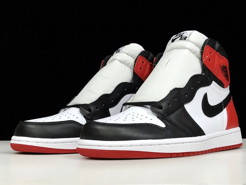 AIR JORDAN 1 BLACK TOE (2016) 555088-125