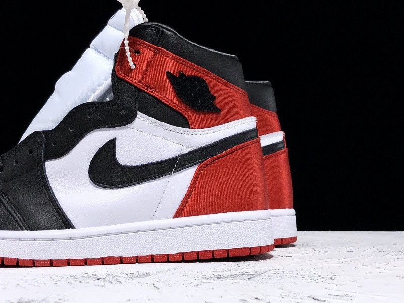 JORDAN 1 RETRO HIGH SATIN BLACK TOE CD0461-016