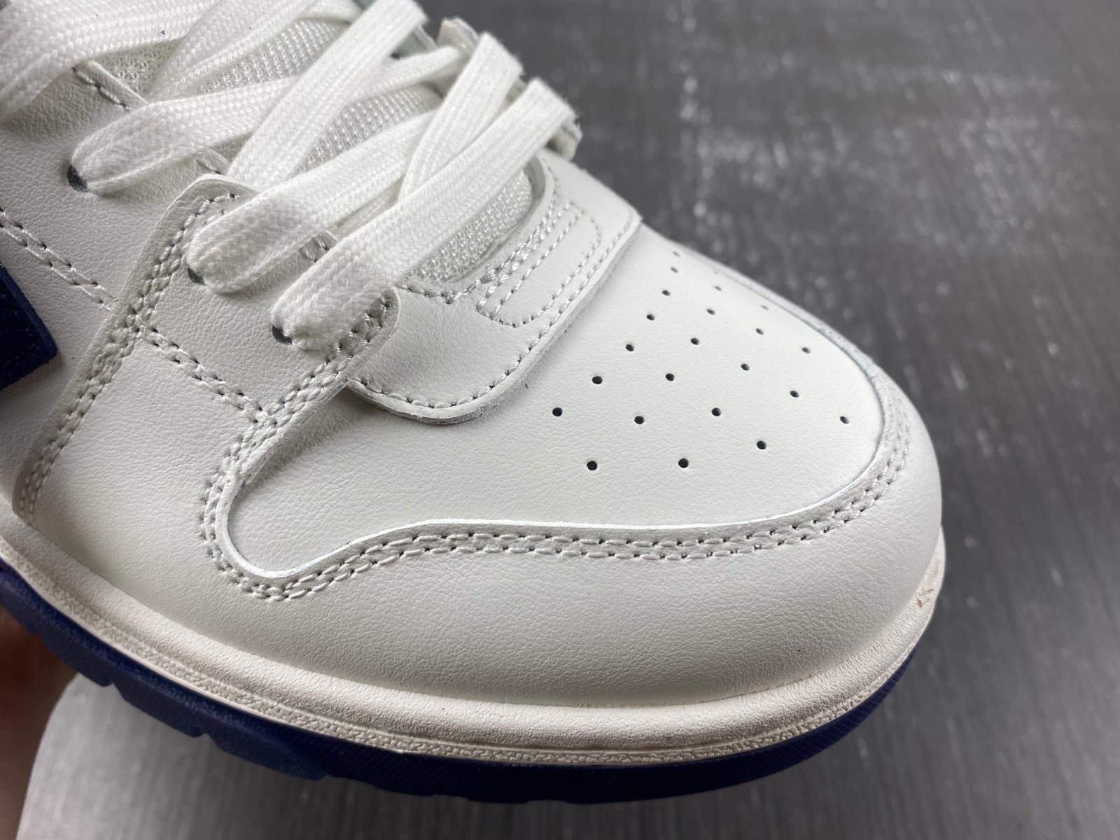 Off-White c/o Virgil Abloh