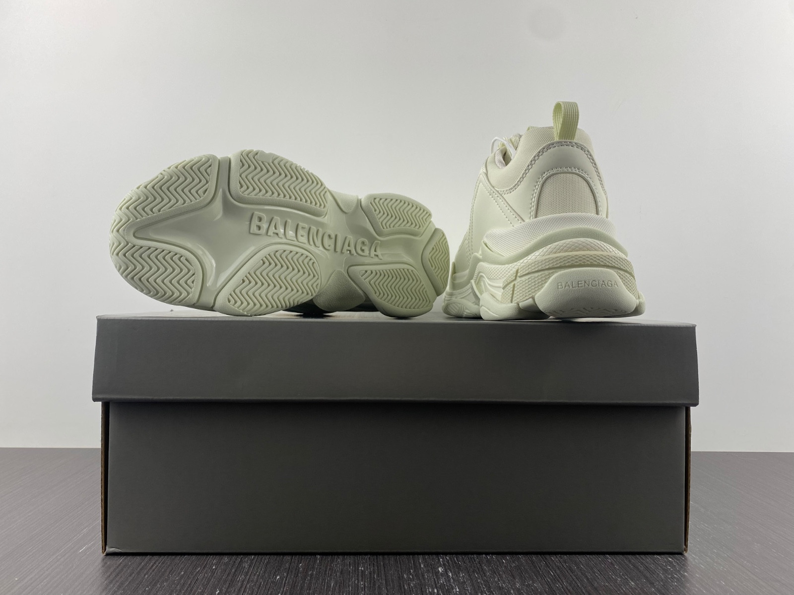 Ba*len*cia*ga triple s 524039 w2cr5 9001