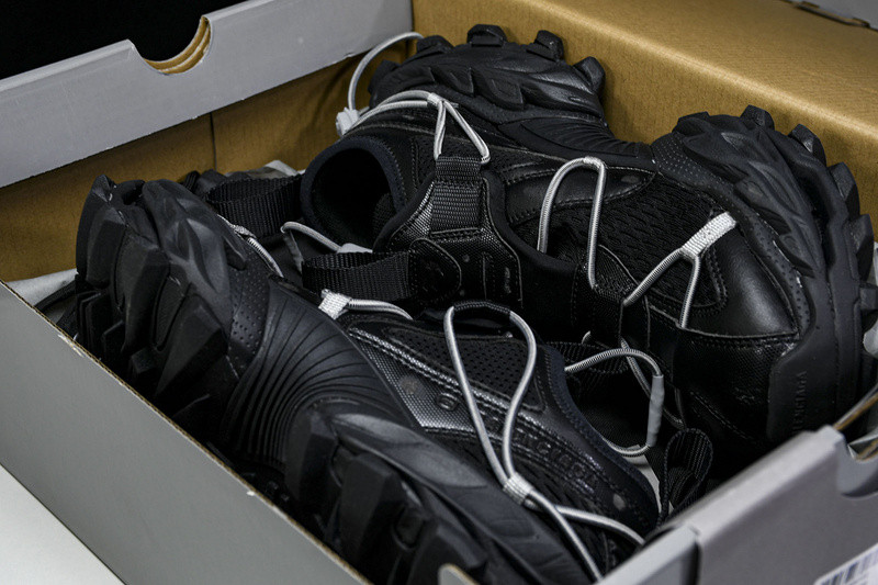 Ba1en*iaga hike black