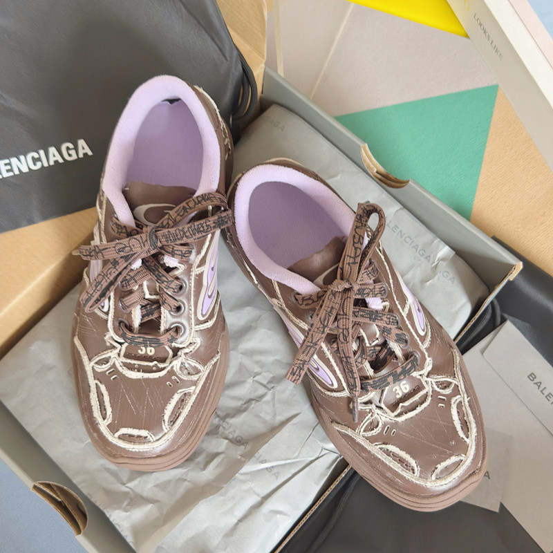 Ba1en*iaga launches new hamptons sneaker