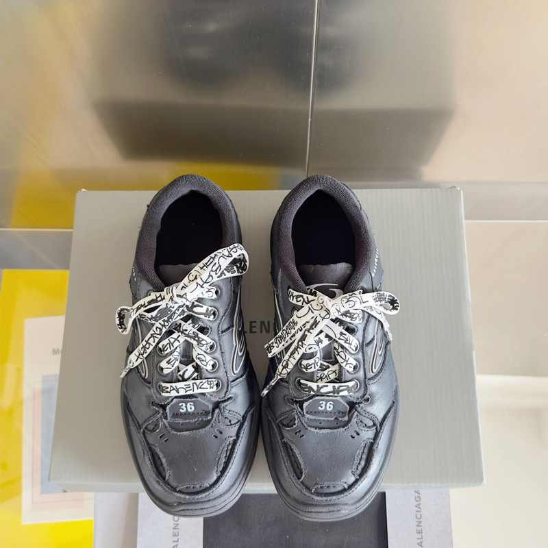 Ba1en*iaga launches new hamptons sneaker