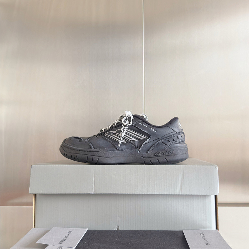 Ba1en*iaga launches new hamptons sneaker