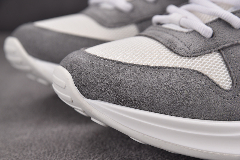 D10r B25 Oblique Runner Sneaker