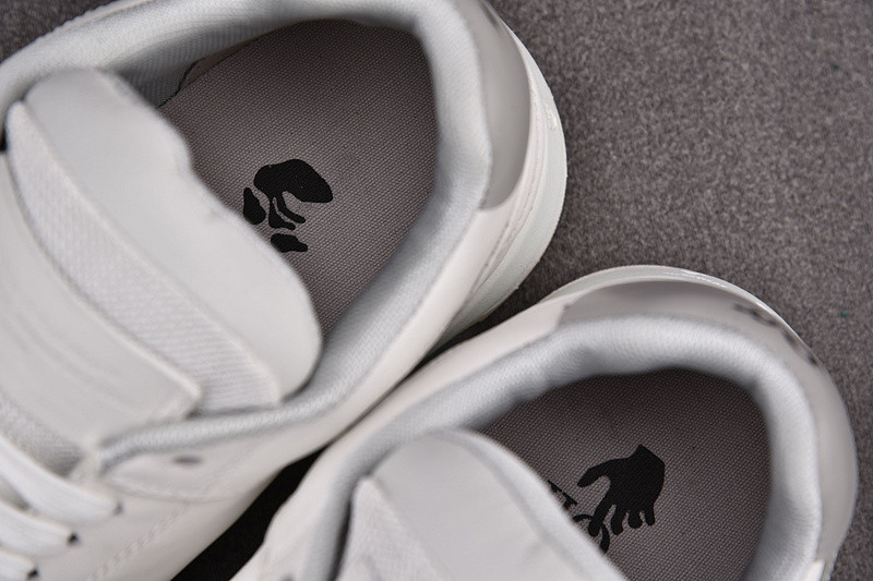 Off-White c/o Virgil Abloh