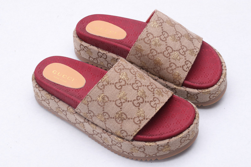 GUC LEATHER SLIDE