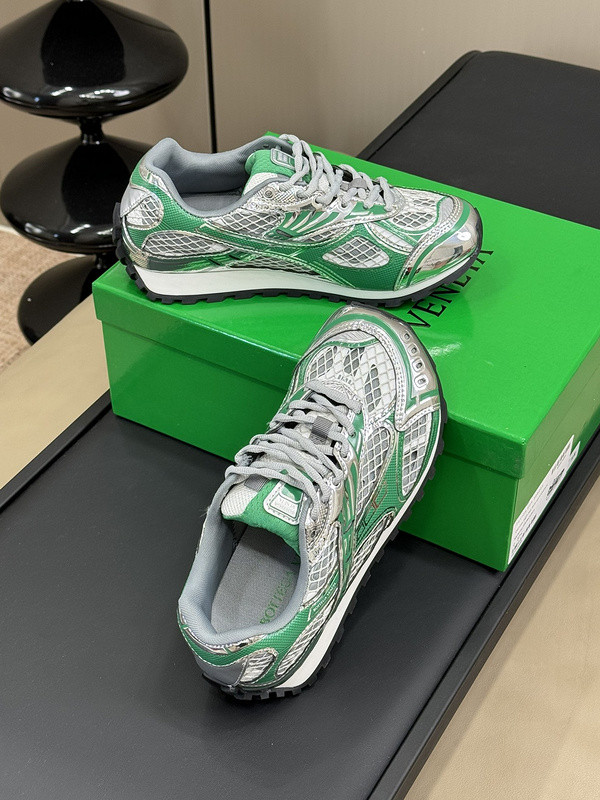 Bo*te*ga ve*ne*ta orbit silver parakeet