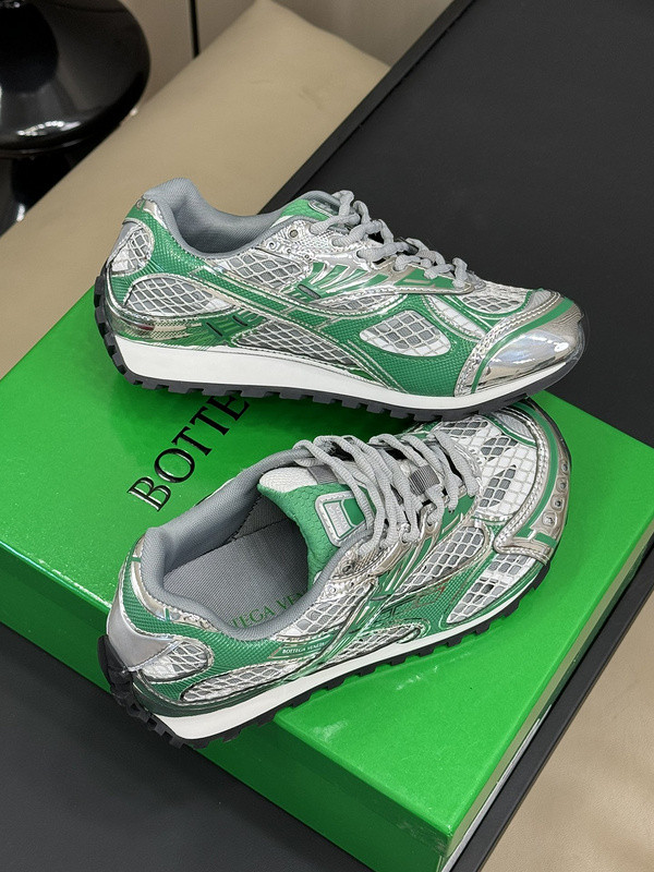 Bo*te*ga ve*ne*ta orbit silver parakeet