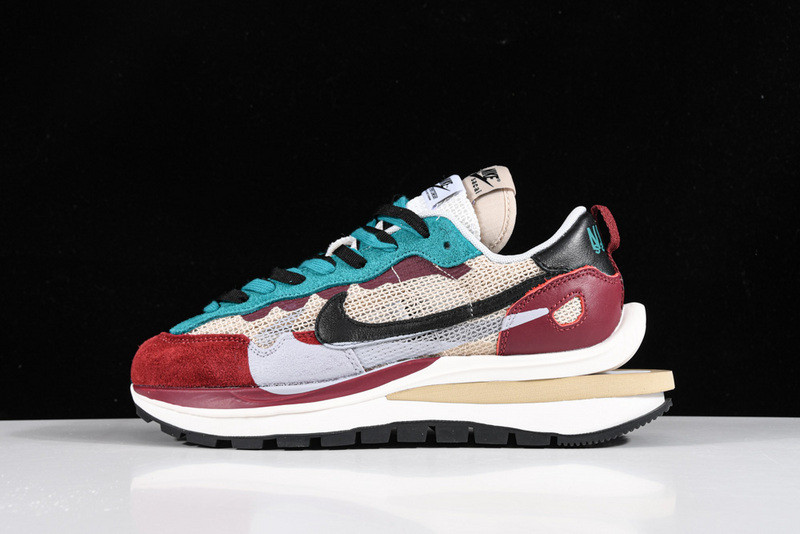 Sacai X NIKe regasus vaporrly SP BV0073-102