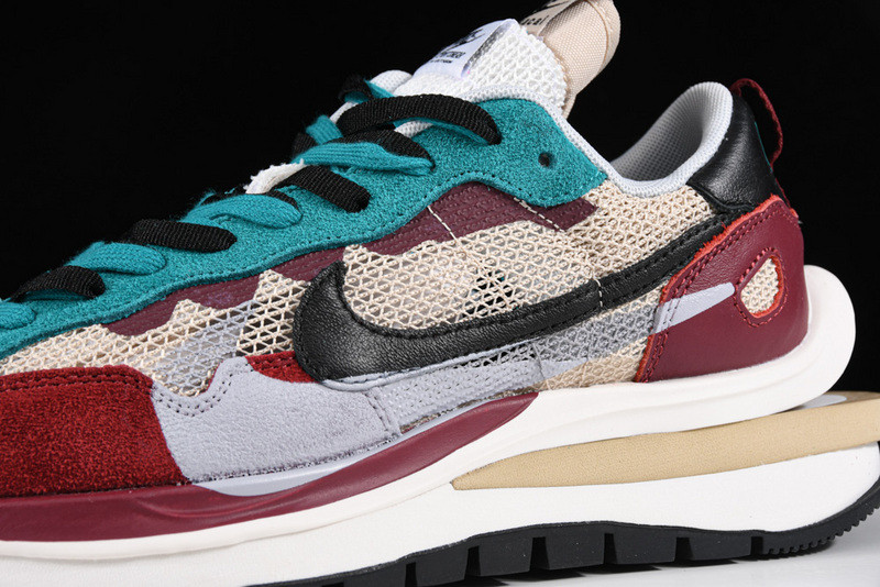 Sacai X NIKe regasus vaporrly SP BV0073-102