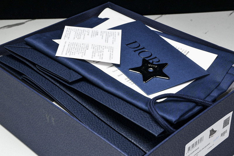 D B23 HIGH-TOP SNEAKERS