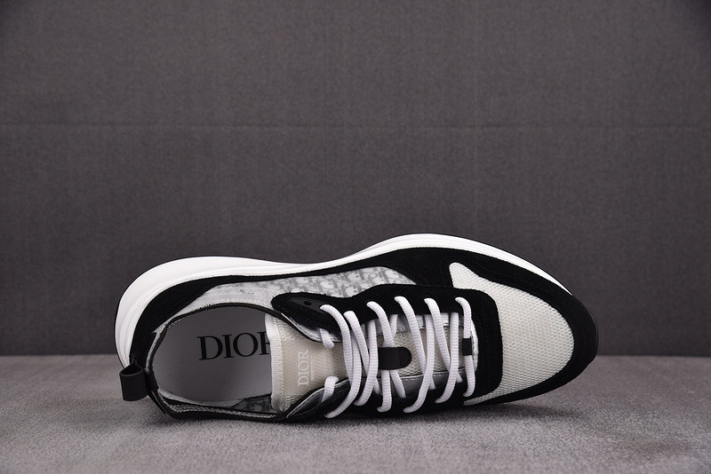 D10r B25 Oblique Runner Sneaker