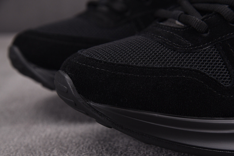 D10r B25 Oblique Runner Sneaker