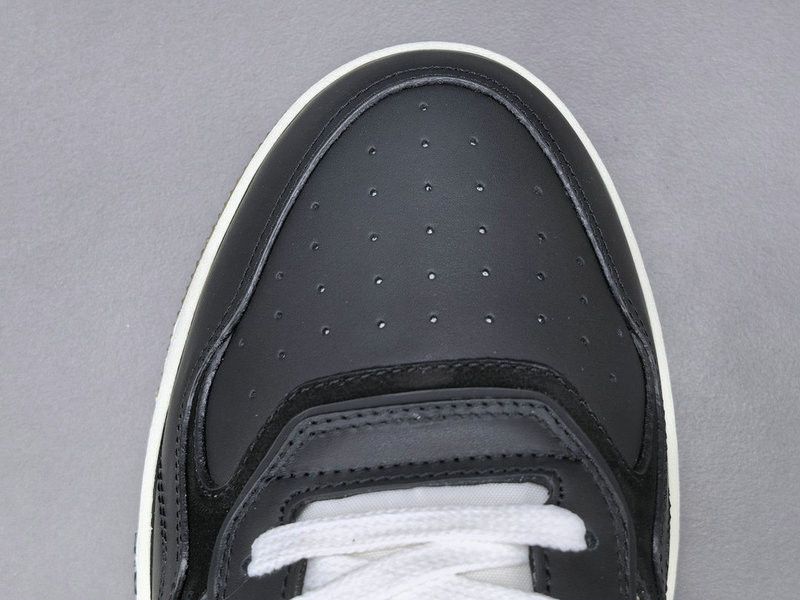 D10r sneakers