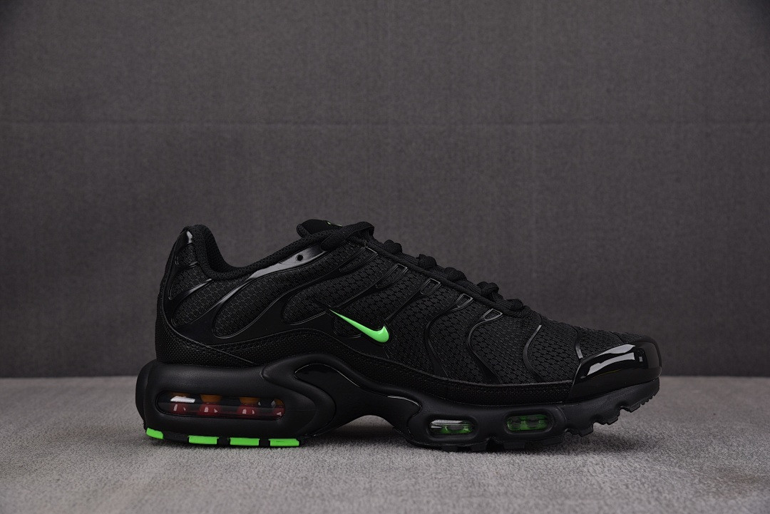 Nike Air Max Plus Black Green Strike - DM0032-024