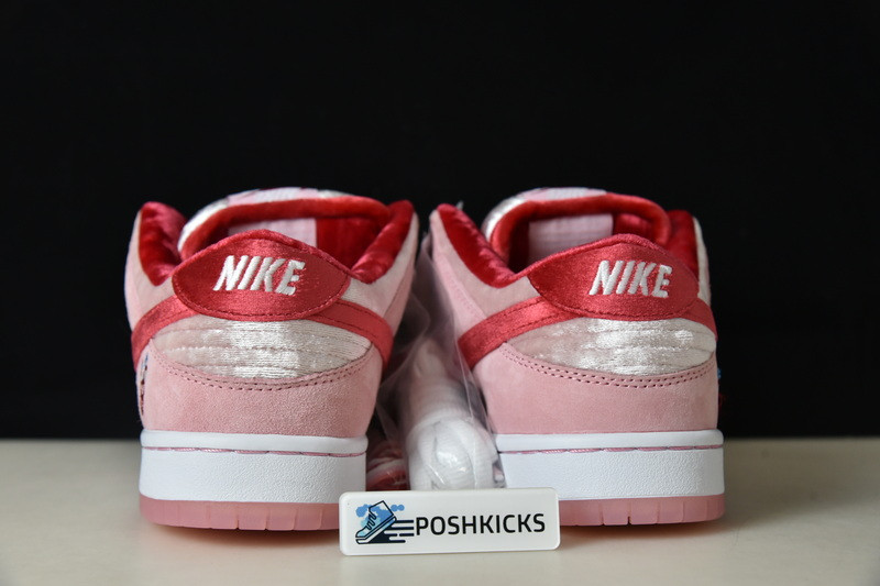 Nike SB Dunk Low StrangeLove Skateboards CT2552-800