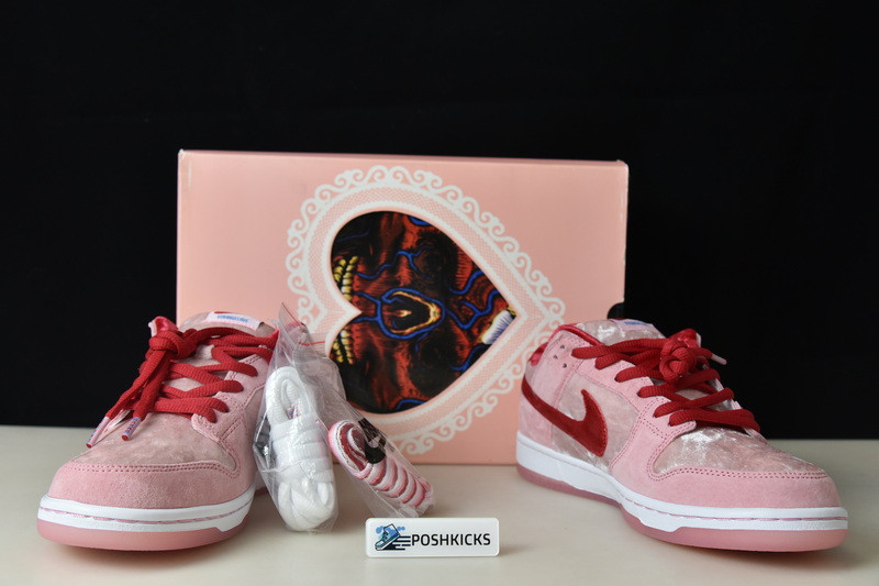 Nike SB Dunk Low StrangeLove Skateboards CT2552-800