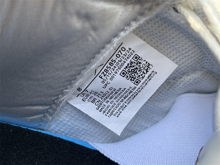 Air Jordan 4 GS "Pure Platinum" FZ8585-070