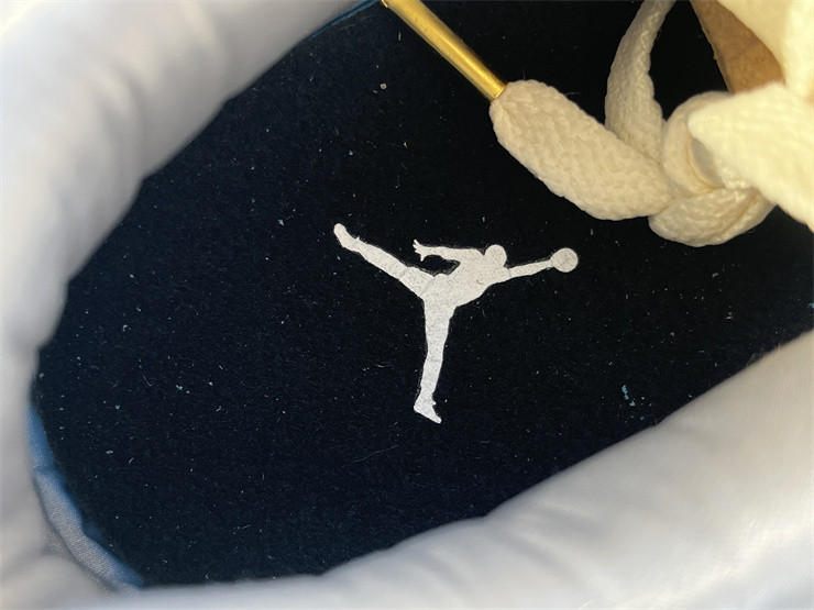 Air Jordan 4 GS "Pure Platinum" FZ8585-070