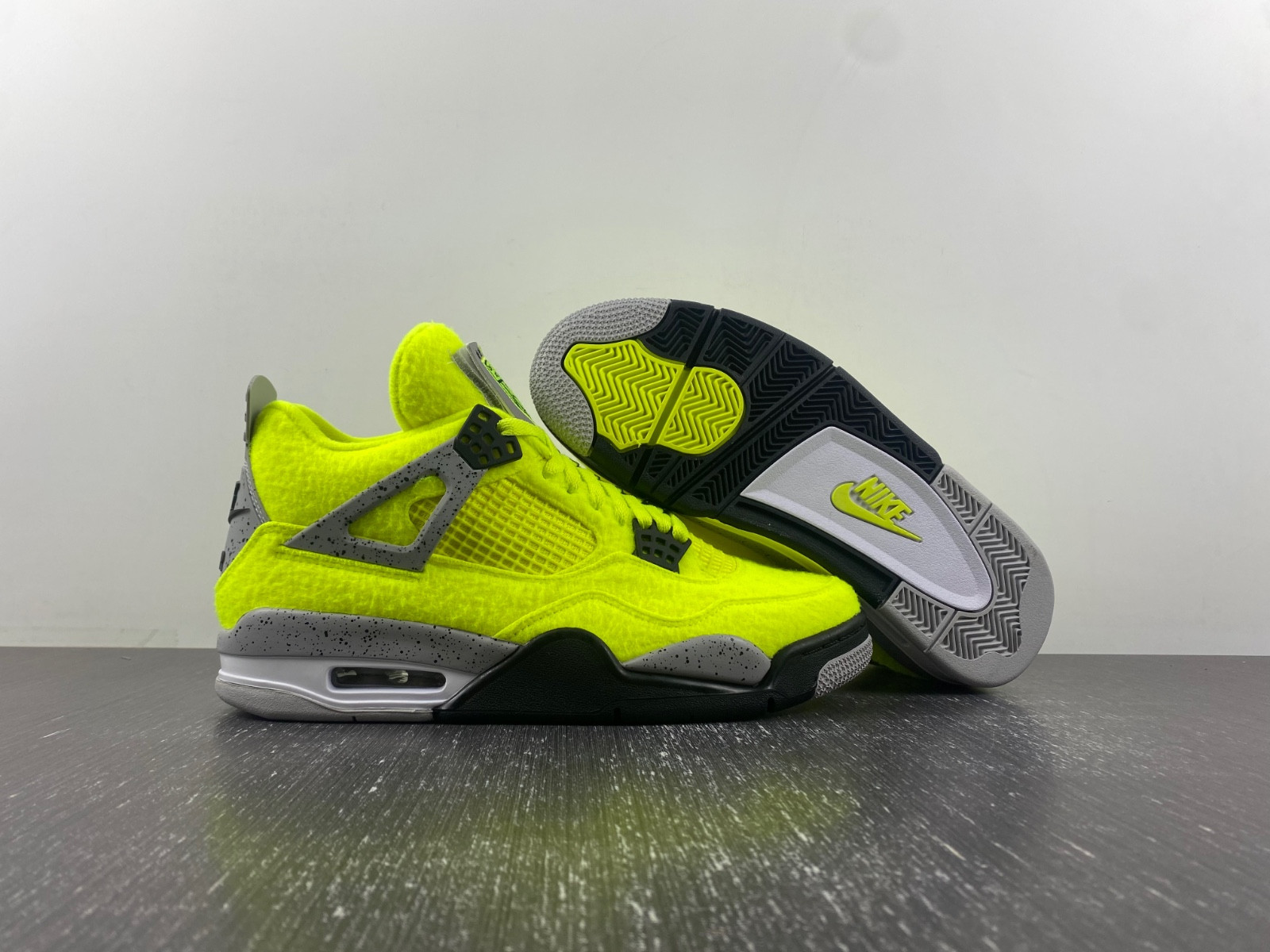 Air Jordan 4 Retro DV6773-700