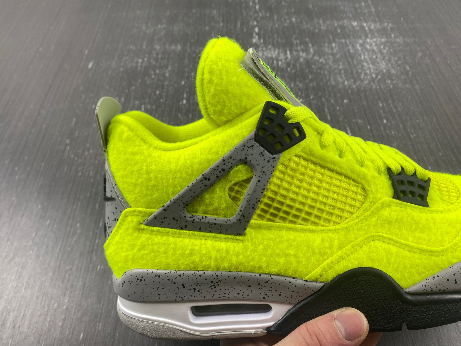 Air Jordan 4 Retro DV6773-700