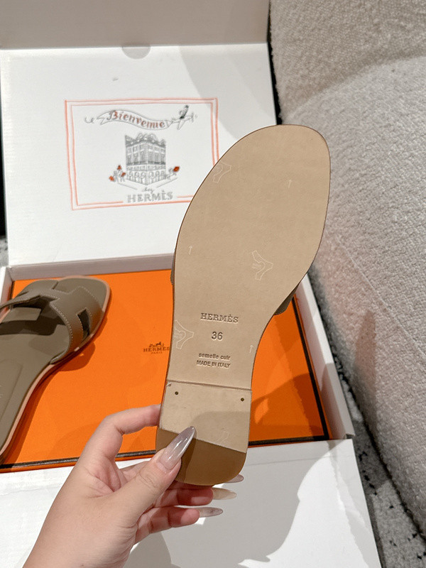 H*rmes Sandals