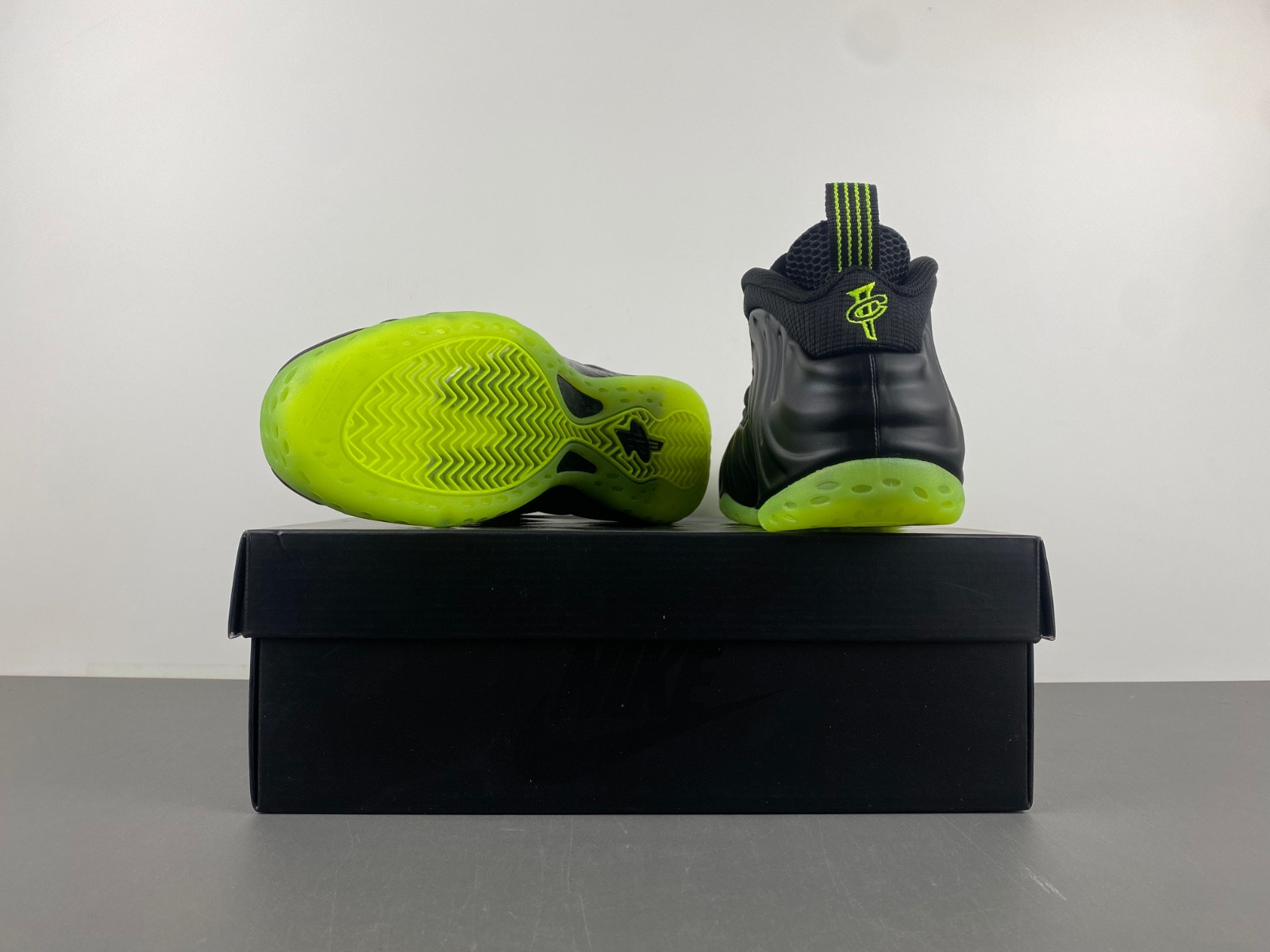 Nike Air Foamposite One "Black/Volt" 2025 HF2902-001