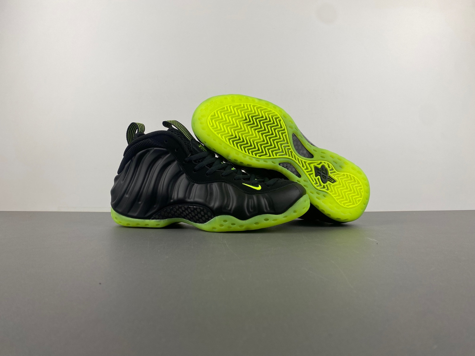 Nike Air Foamposite One "Black/Volt" 2025 HF2902-001