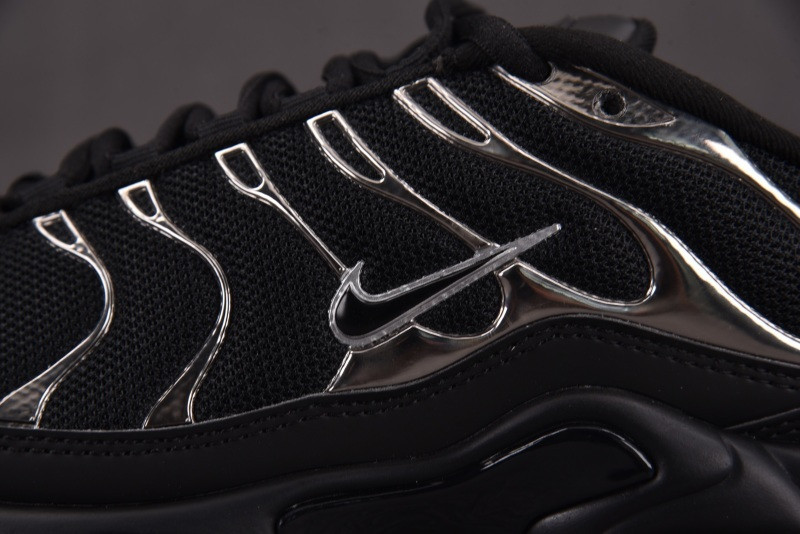Nike Air Max Plus SE "Black & Metallic Silver" | HJ9743-001