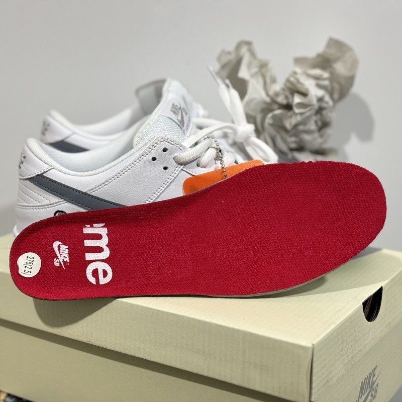 S*prem* x nike sb dunk low white / metallic silver-white hq8487-100