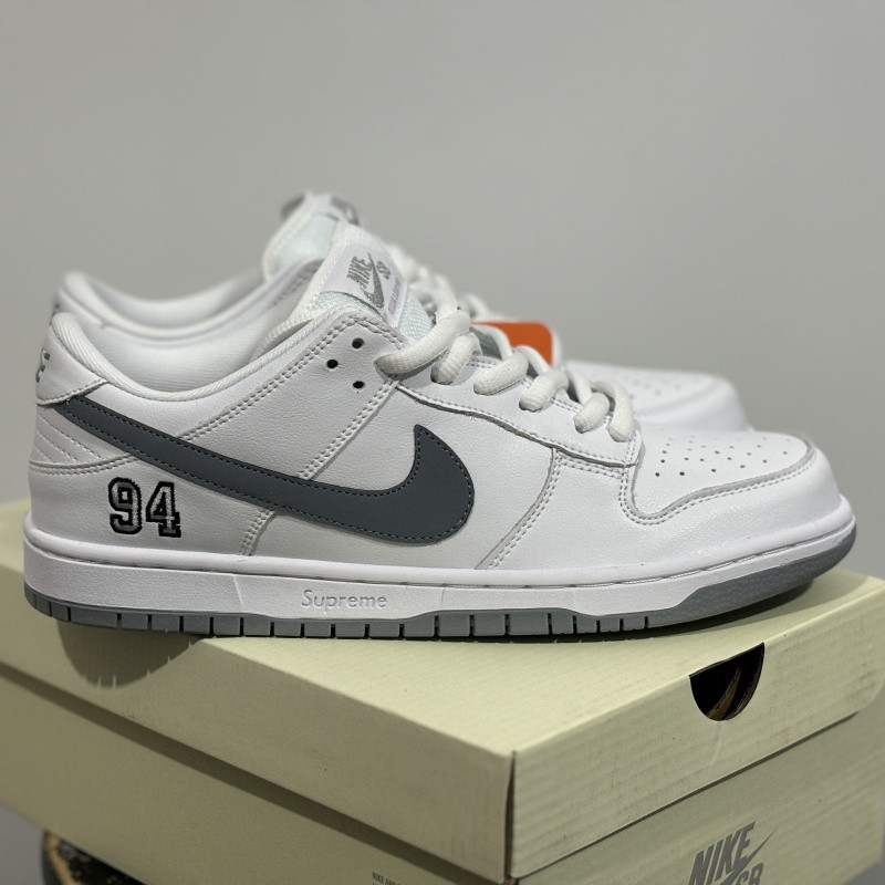 S*prem* x nike sb dunk low white / metallic silver-white hq8487-100