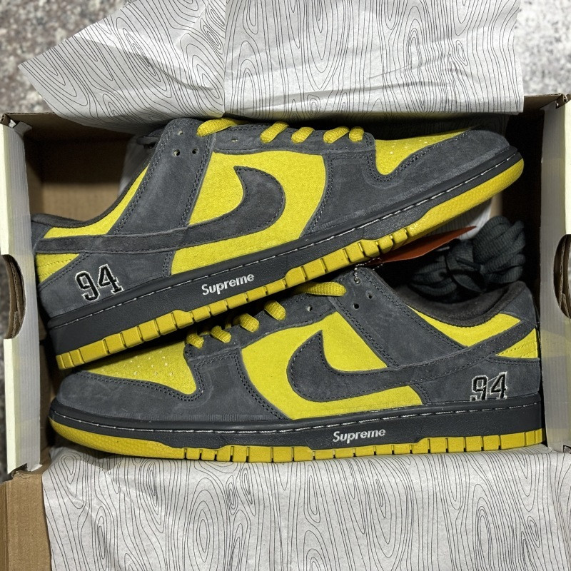 S*prem* x nike sb dunk low camper green hq8487-300