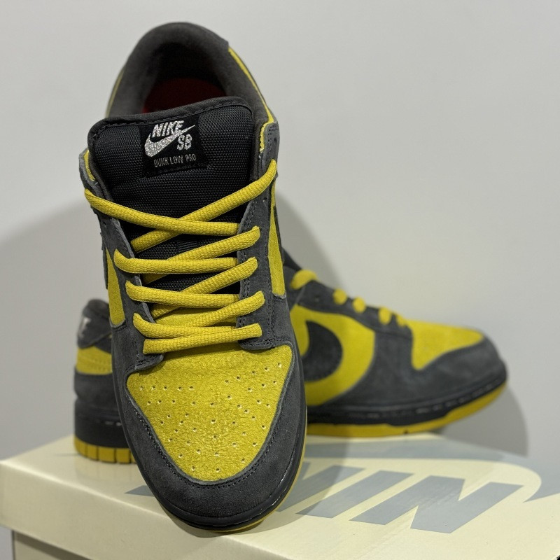 S*prem* x nike sb dunk low camper green hq8487-300