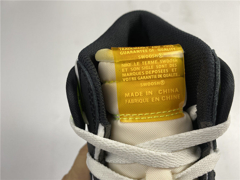 Air Jordan 1 High OG “University Gold” 555088-118