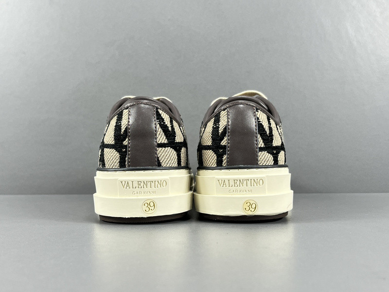 Va1e*ntin0 garavani totaloop