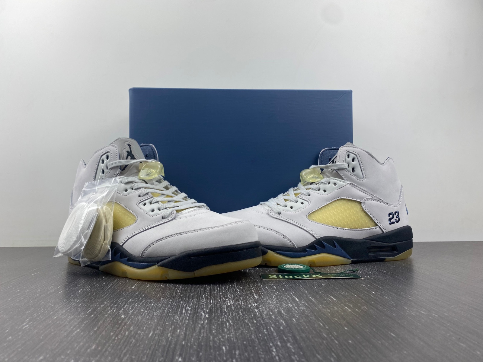 A Ma Maniére Air Jordan 5 Diffused Blue FZ5758-004