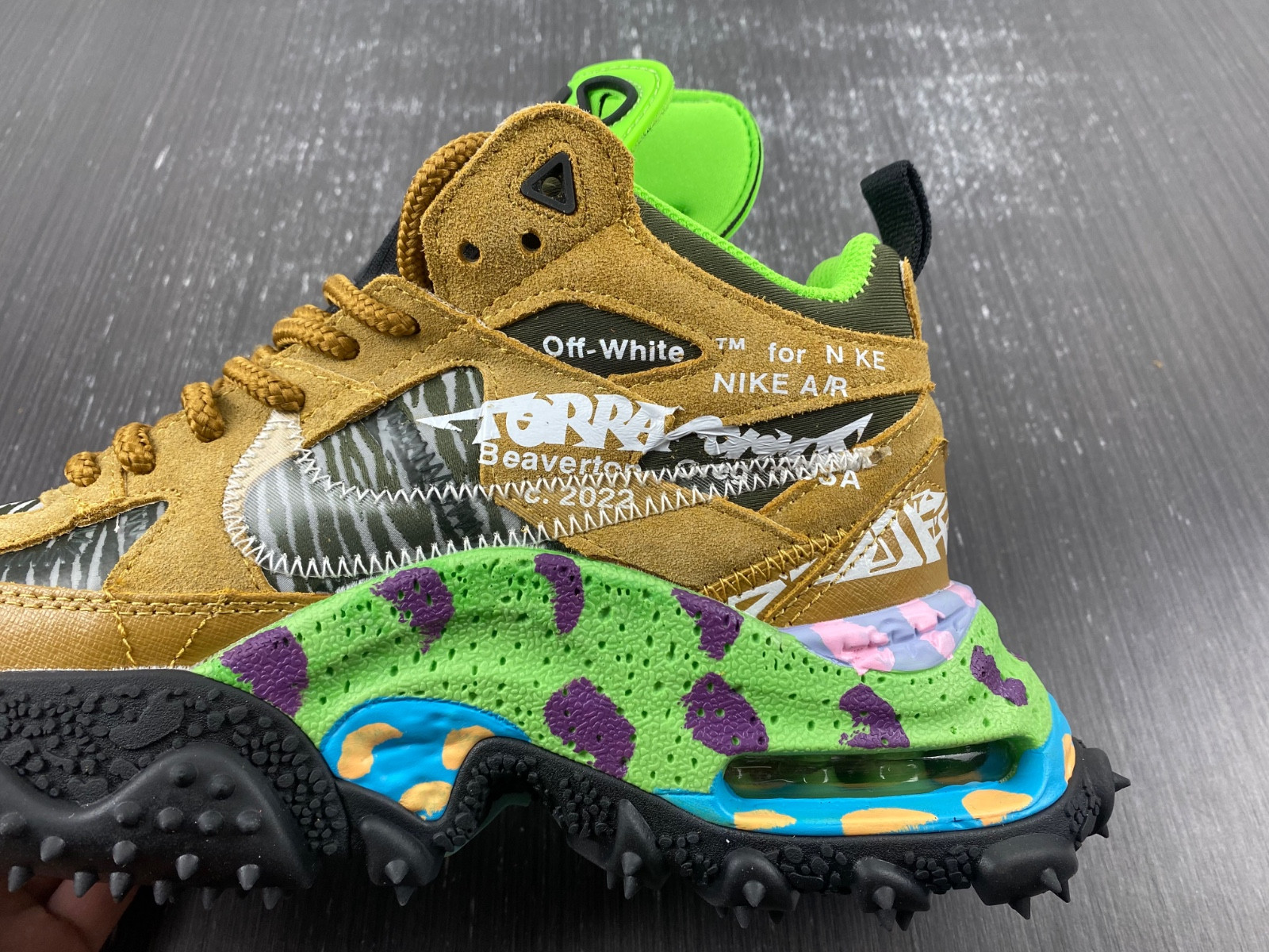 Off-White c/o Virgil Abloh