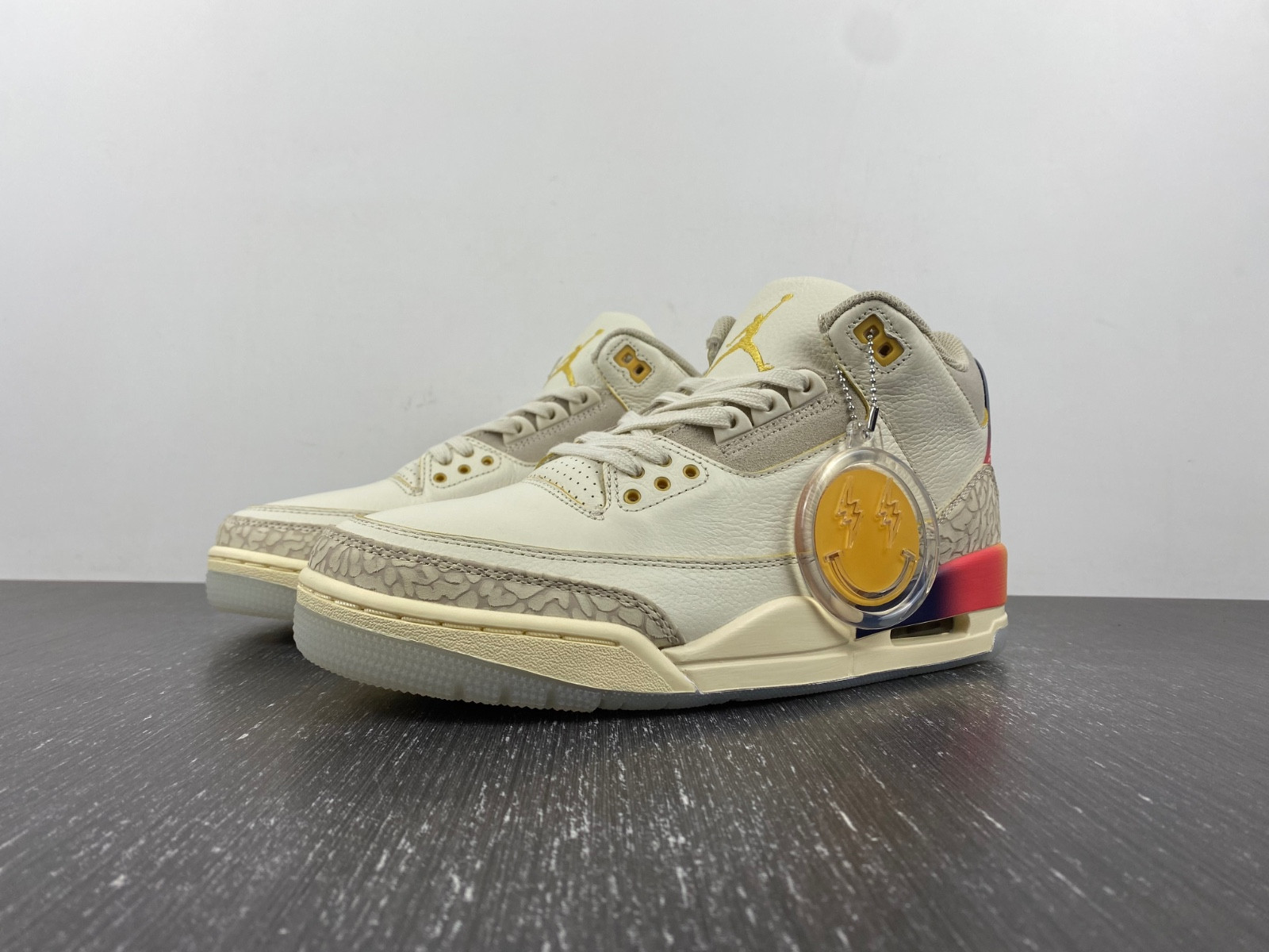 J Balvin x Air Jordan 3 "Medellín Sunset" FN0344-901