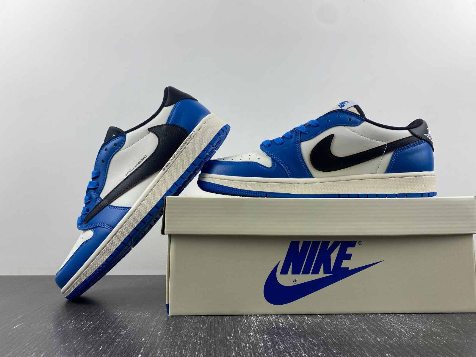 Travis Scott x Air Jordan 1 Low x Fragment DM7866-888