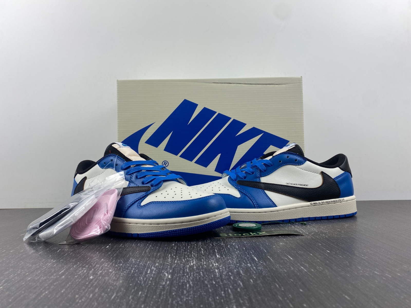 Travis Scott x Air Jordan 1 Low x Fragment DM7866-888