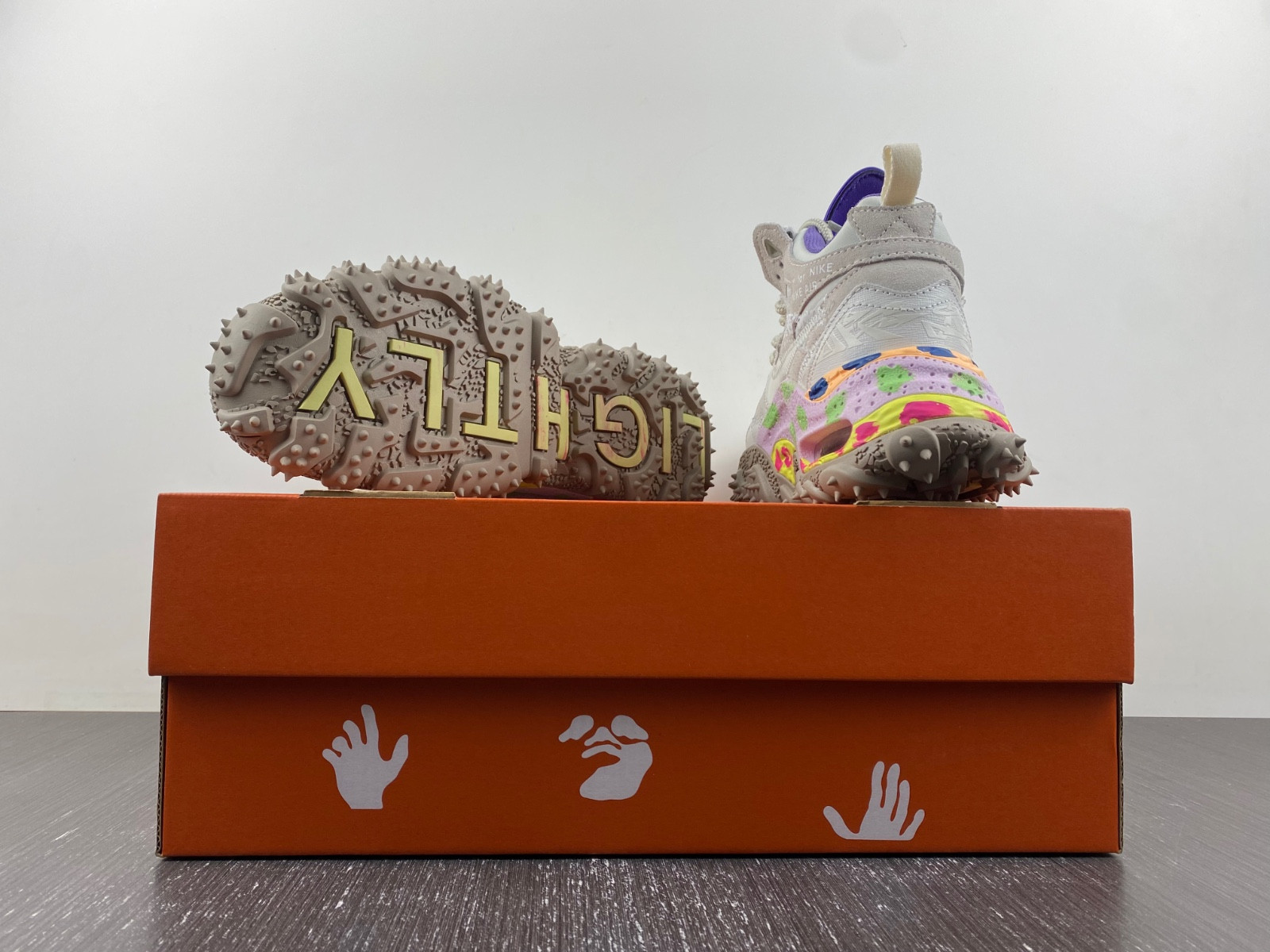 Off-White c/o Virgil Abloh