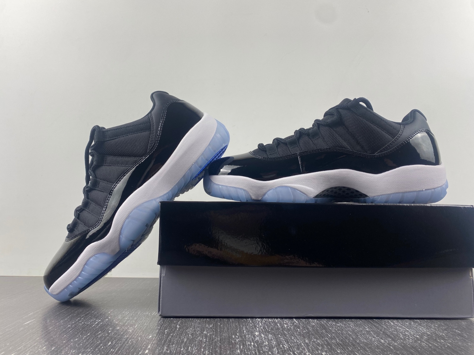 Air Jordan 11 Low 