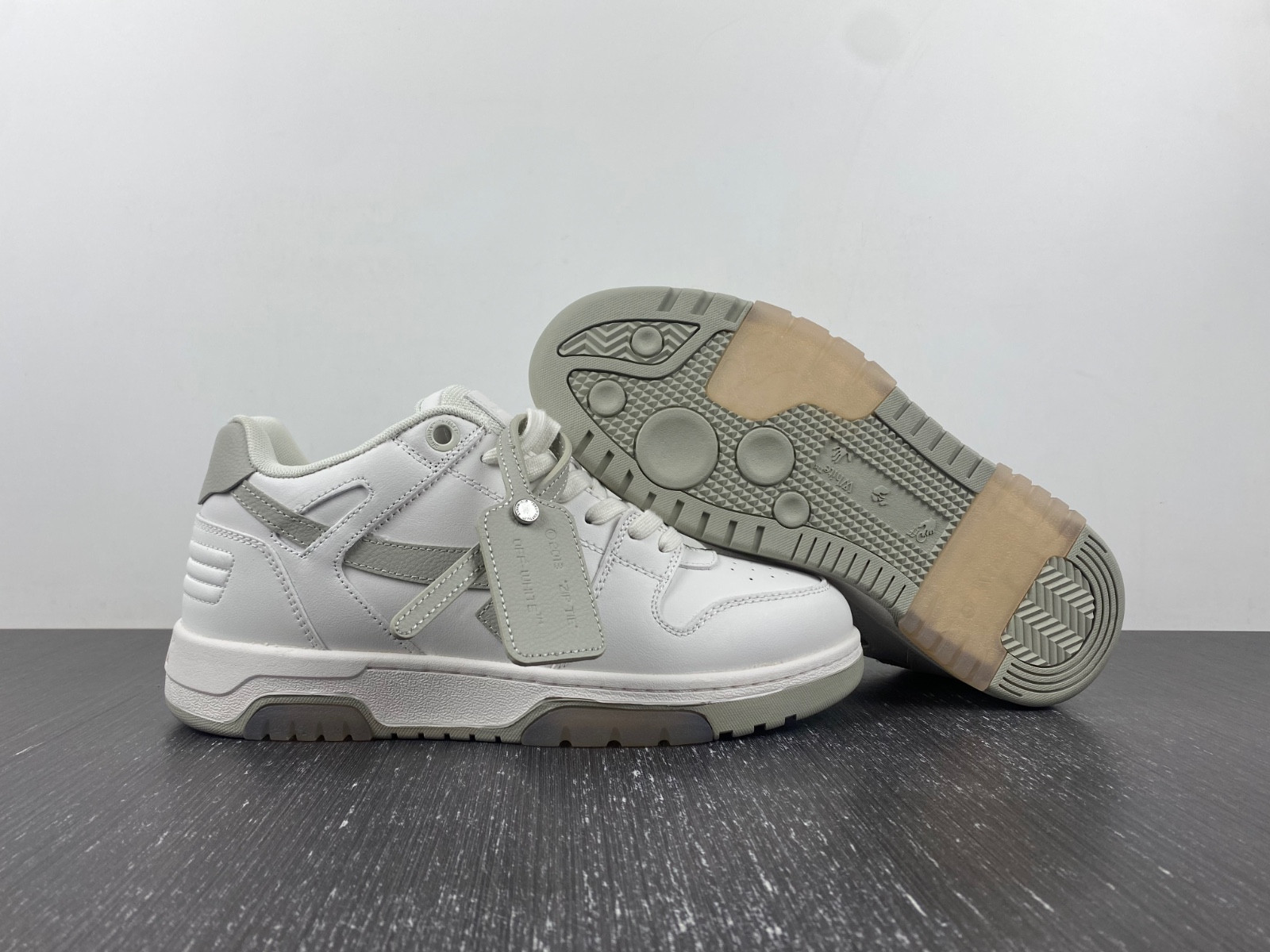 Off-White c/o Virgil Abloh