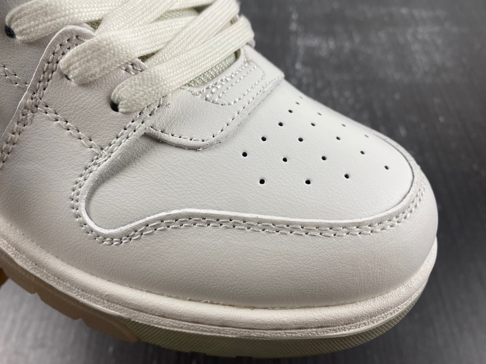 Off-White c/o Virgil Abloh