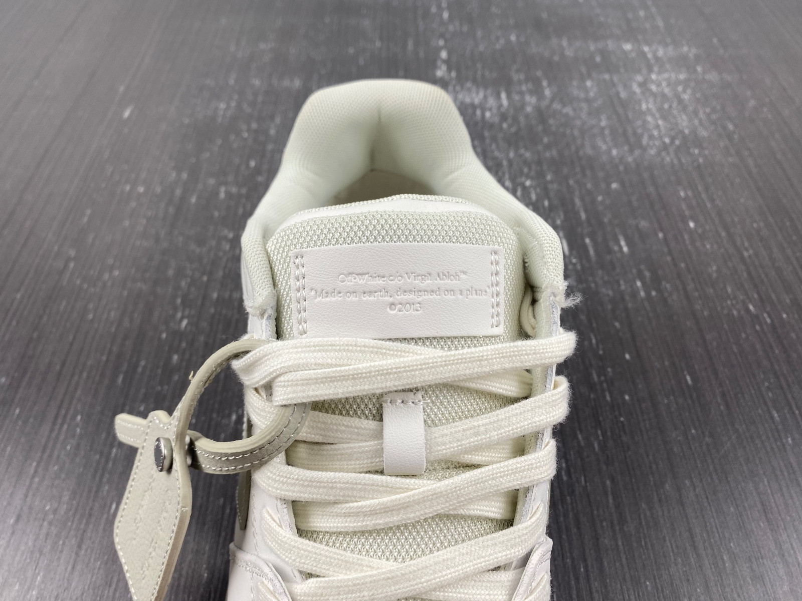 Off-White c/o Virgil Abloh