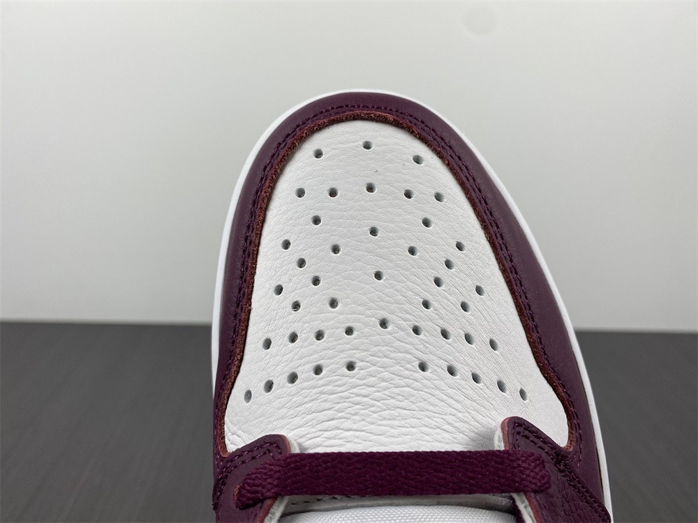 AIR JORDAN 1 RETRO HIGH OG “BORDEAUX” 555088-611