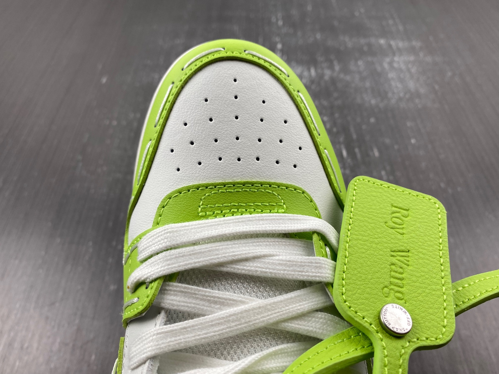 Off-White c/o Virgil Abloh